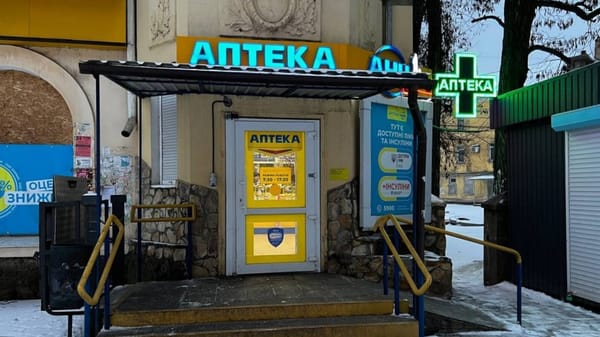 Аптека за кілька кілометрів від фронту: як фармацевти Донеччини тримають медичний тил
