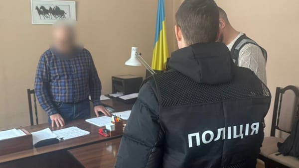 Безоплатний кришталик за гроші: прокуратура оголосила підозру екскерівнику лікарні