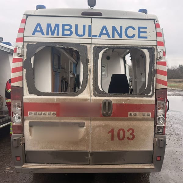 Росіяни знову обстріляли «екстренку» на Харківщині: поранені медики