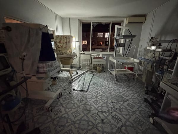 19 немовлят і десятки породіль евакуювали після удару по пологовому в Одесі